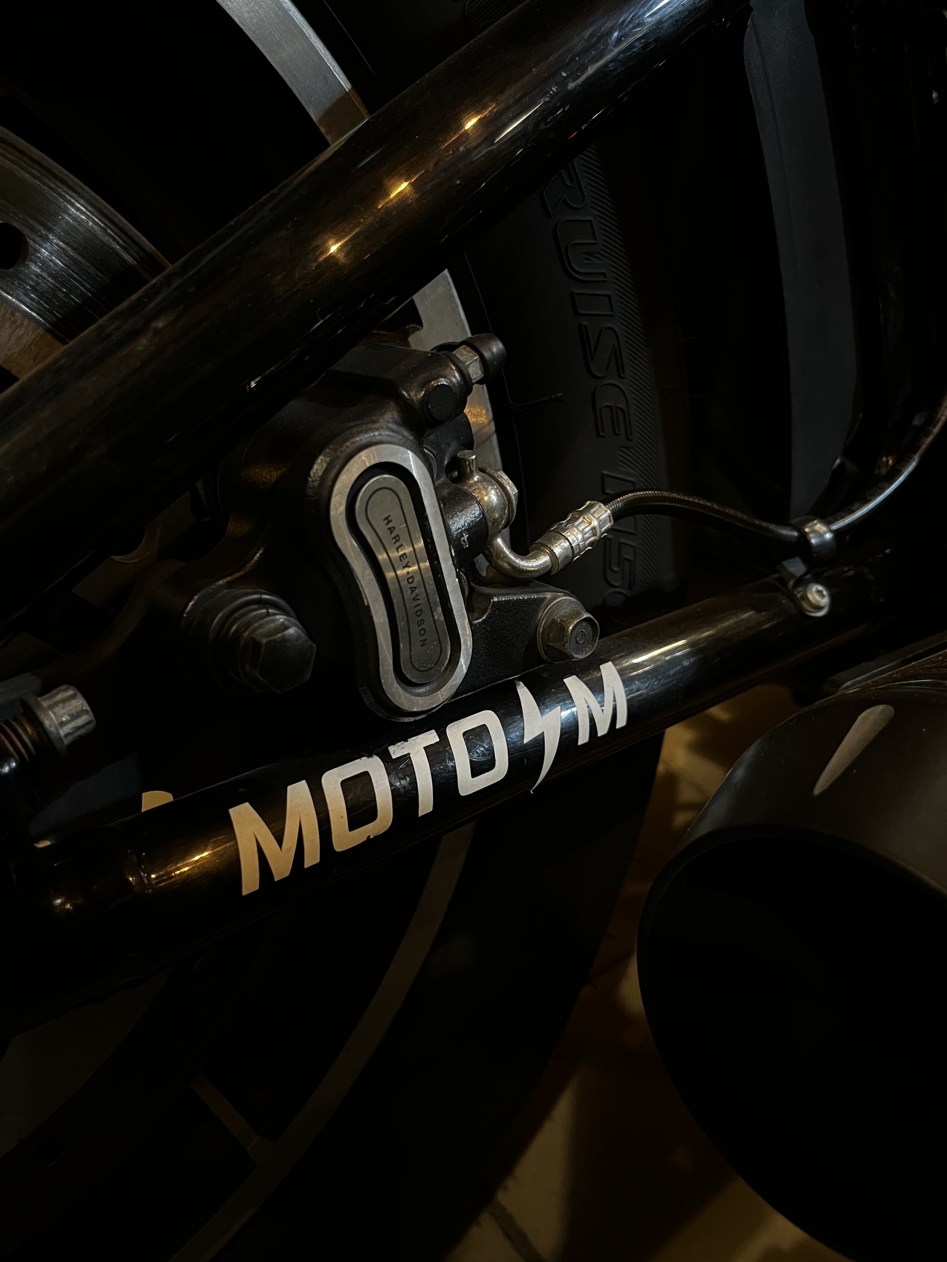 Наклейка Мото-М  - белая 