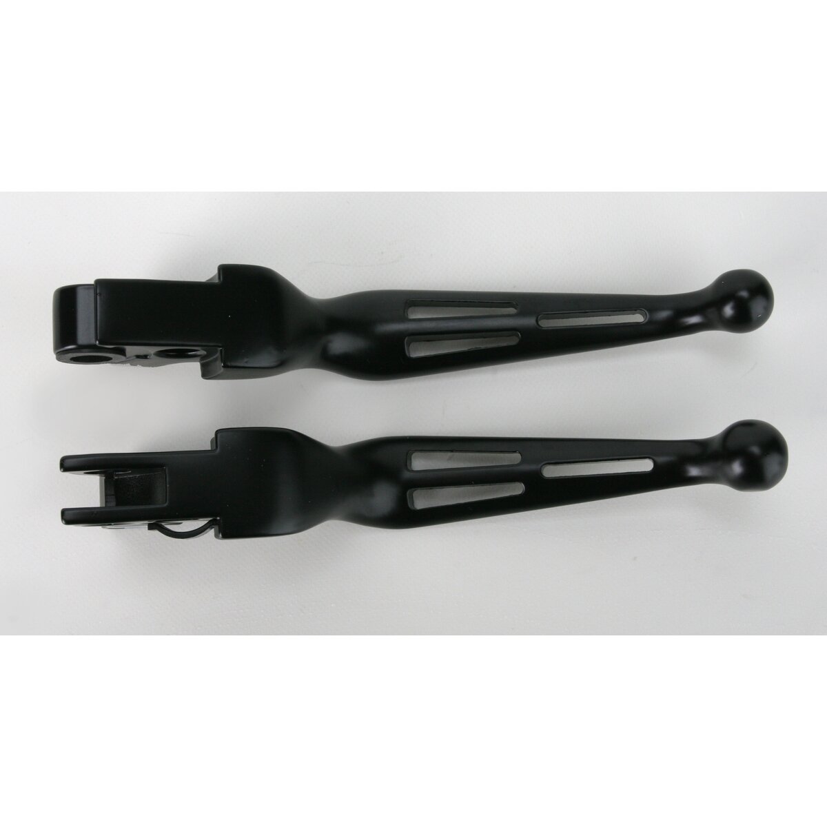 Набор из двух рычагов тормоза и сцепления черного матового цвета - фирмы DRAG SPECIALTIES арт. 0610-0142