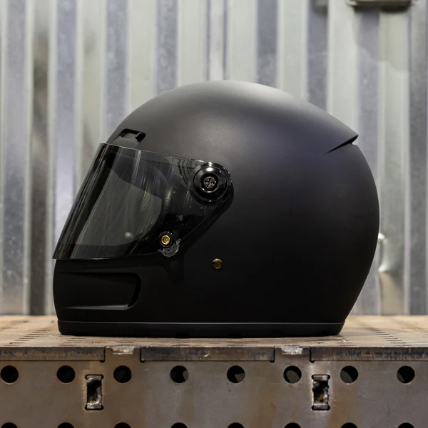 Легко тонированный плоский визор Biltwell для шлемов GRINGO S / SV - R22.06 - 1114-108