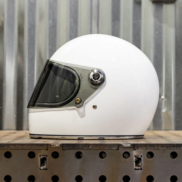 Легко тонированный плоский визор Biltwell для шлемов GRINGO S / SV - R22.06 - 1114-108