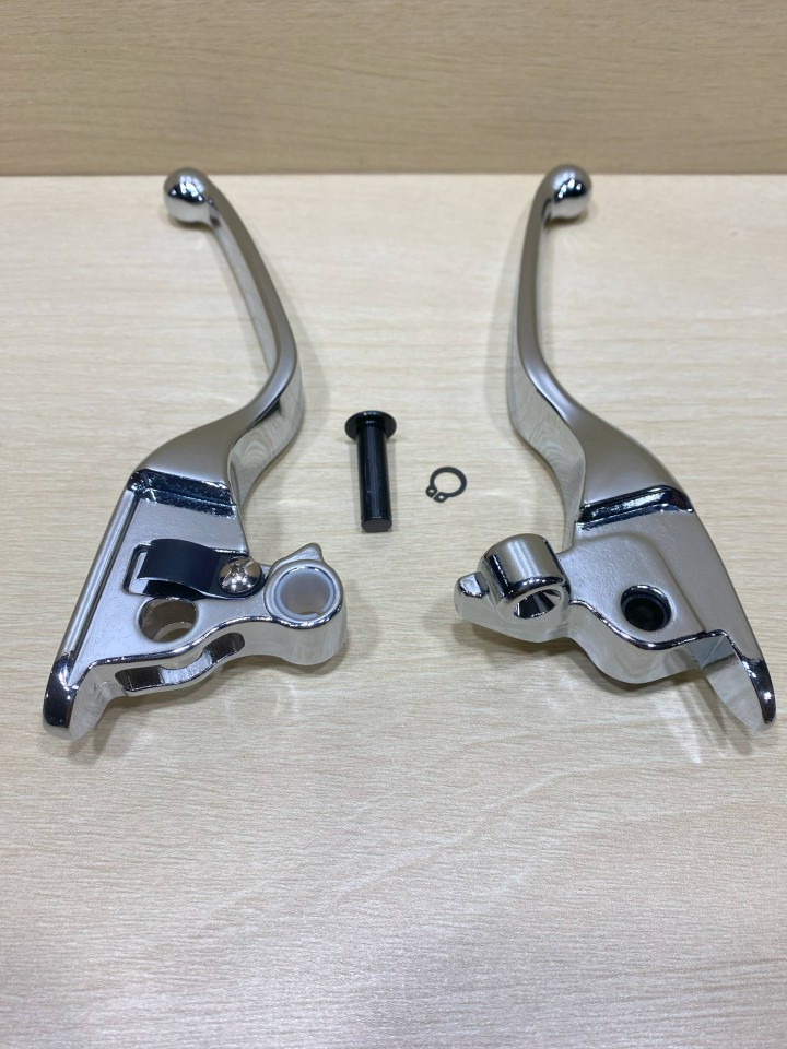 Набор из двух хромированных рычагов тормоза и сцепления - фирмы DRAG SPECIALTIES арт. 0610-0185