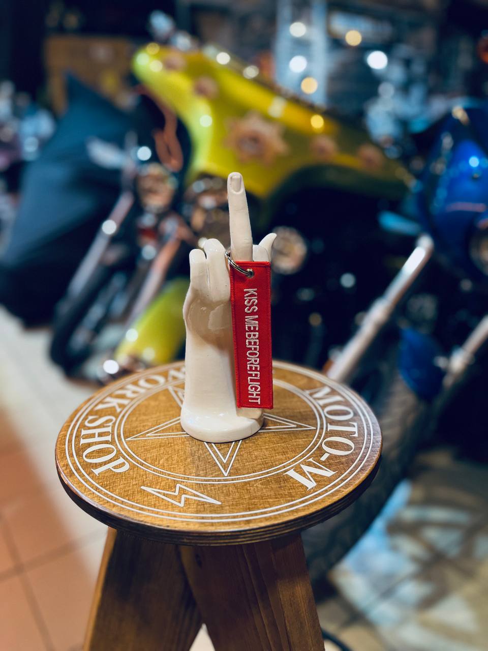 Бирка с надписью «KISS me before flight» - 574890