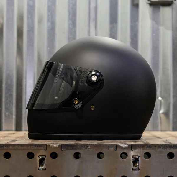 Легко тонированный плоский визор Biltwell для шлемов GRINGO S / SV - R22.06 - 1114-108